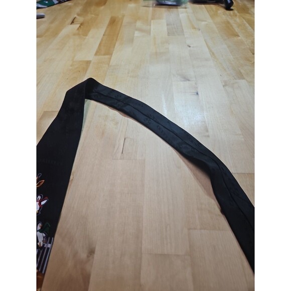 Christmas Hallmark Yule Tie Santa & The Zoo Silk Tie - Picture 7 of 15